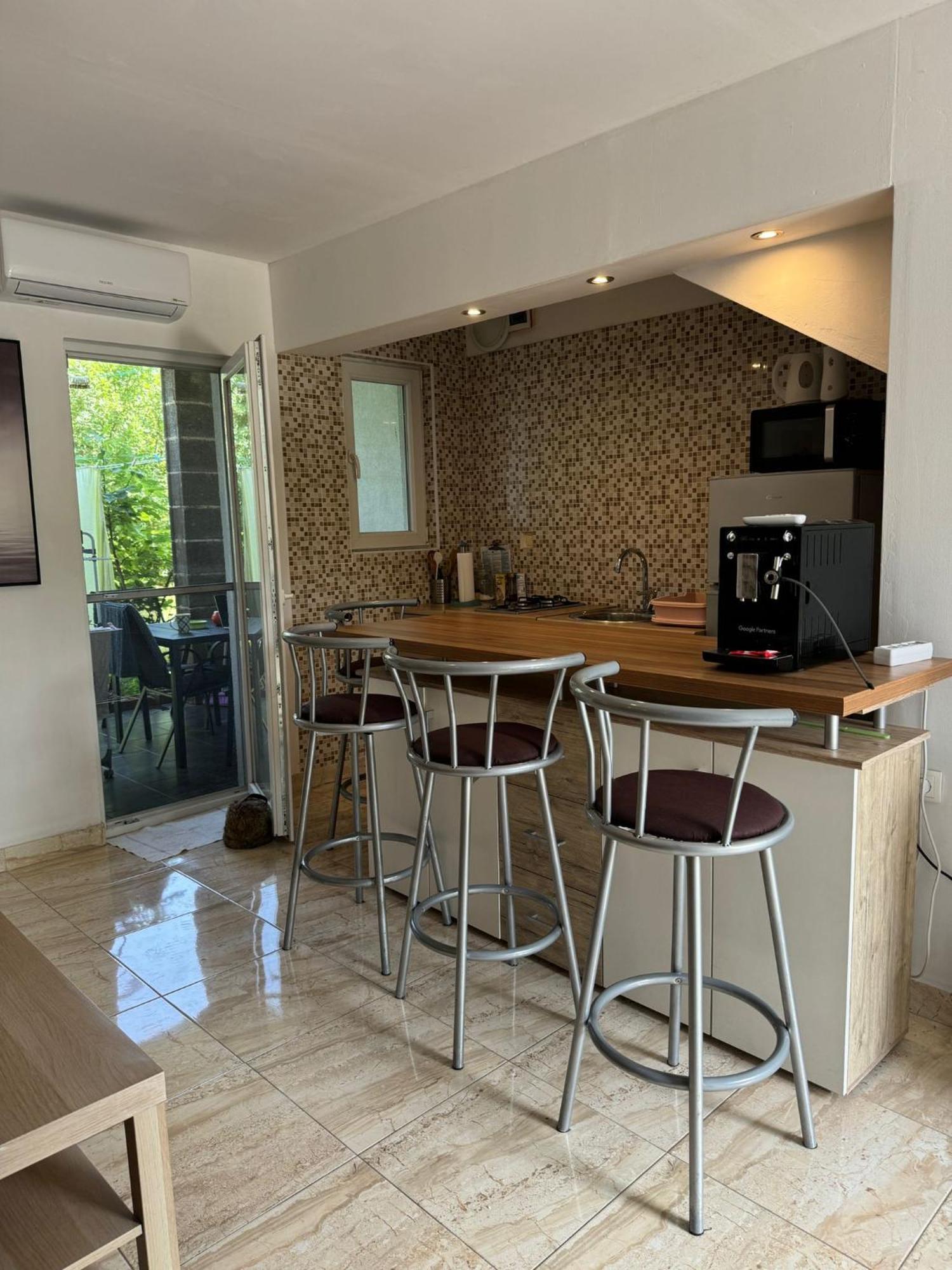 שמריקה Studio Apartments Mt מראה חיצוני תמונה